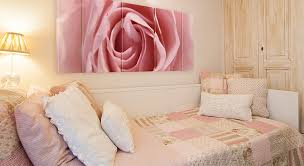 Ganz egal, ob sie mittagsschläfer oder frühaufsteher sind, verbringen sie 7 bis 8 stunden ein wichtiger teil bei der einrichtung ist das wanddeko schlafzimmer. Schlafzimmer Deko Fur Die Wand Traumhafte Wandgestaltung Bimago