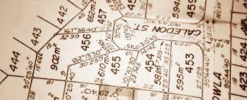 While online maps make it easy to determine latitude and longitude with the click of a button, sometimes it is helpful to know how to depending on the scale of your map, the graticules may mark fractions of degrees rather than whole degrees. 6 Tips For Reading Plat Maps Myticor