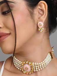 fida necklace and earring