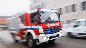 Nach angaben der polizei musste die feuerwehr gegen 4.30. Brande Explosion In Haus In Hamburg Ein Mann Schwer Verletzt Zeit Online