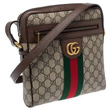 A versatile design originally inspired by mail carriers. Gucci Brown Beige Gg Supreme Canvas And Leather Small Ophidia Messenger Bag Gucci Tlc