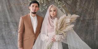 Kamu bisa menghemat biaya nikahmu hingga dibawah rp50 juta saja. Orangtua Tak Hadir Di Pernikahan Lindswell Kwok Waspada Online Pusat Berita Dan Informasi Medan Sumut Aceh
