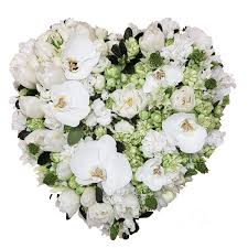 Jun 11, 2021 · resta un mazzo di fiori bianchi, appoggiati sul suo scooter parcheggiato sotto casa, a ricordare la purezza del sorriso di camilla, una giovane donna, appena maggiorenne, con una vita davanti e. Cuore Fiori Bianchi Fioreria Gazebo Online
