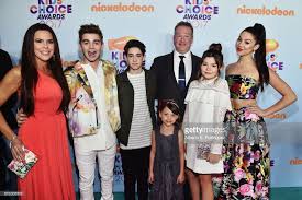 The series stars kira kosarin, jack griffo, addison riecke, diego velazquez, chris tallman, rosa blasi, and maya le clark, and features the voice of dana snyder as dr. Nickelodeons 2017 Kids Choice Awards Red Carpet Photos And Premium High Res Pictures Kids Choice Award Nickelodeon The Thundermans Nickelodeon