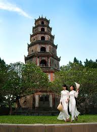 Image result for thang 3 hoa Hue áo dài tímimages