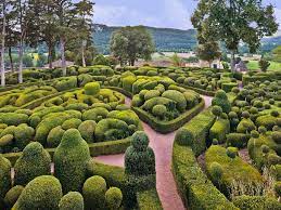 Fascinating Topiary Gardens