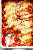What is the difference between cannelloni and manicotti pasta?