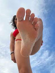 Queen Dalvina on X: POV: Giantess Dalvina abt to crush you with her  perfect soles 😍 t.cocDZ4rHlG9S  X