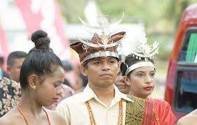 Baju tradisional belu ntt / balutan kain marobo khas malaka nusa tenggara timur : 4 Buah Pakaian Adat Ntt Beserta Penjelasanya Guratgarut