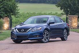 2017 nissan altima review ratings