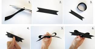 Shorten the long ends with scissors. 3 Beautiful Ways Of How To Tie A Bow With Ribbon
