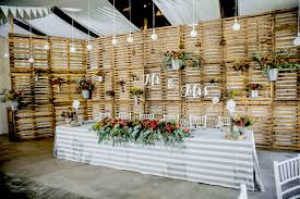 decorate your wedding with pallets