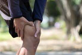 why do i have knee pain when standing