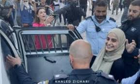 أطلقت الشرطة الإسرائيلية سراح الناشطة الفلسطينية البارزة منى الكرد من حي الشيخ جراح في القدس الشرقية، بعد ساعات من احتجازها. Ysbmre8m9km85m