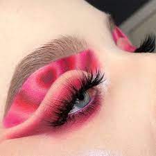 9 ways to wear heart makeup on