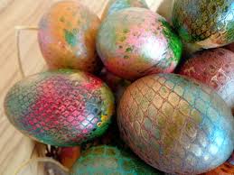 Към стандартно приготвената боя за яйца може да добавите 1 с.л. 5 Idei Za Po Originalni Tehniki Za Boyadisvane Na Yajca