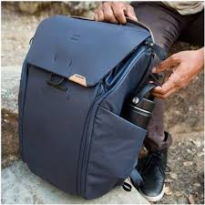 Peak design's iconic pack has been revamped for improved access, organization, expansion, and protection. Peak Design Everyday Backpack 30l V2 Blau Steg Electronics Ch