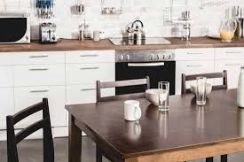 what color kitchen table goes with