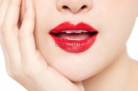 foto perempuan makeup bibir bibir merah