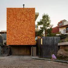 mauricio alonso creates tomm house for