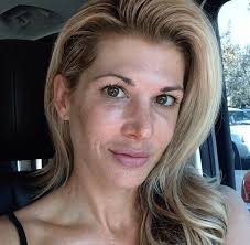 alexis bellino shows off how she looks