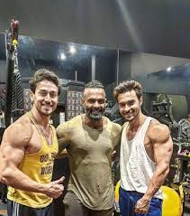 Heres How To Get A Chiselled Body Like Tiger Shroff In War