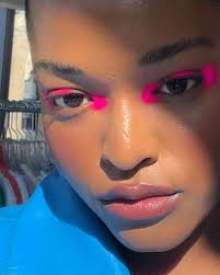 10 aesthetic hot pink makeup looks