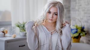 A character or person depicted has white colored hair. Wallpaper Model Women White Hair Blue Eyes 2048x1152 Miladyb9 1561233 Hd Wallpapers Wallhere