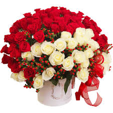 luxurious beautiful bouquets of 100 red