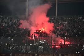 We are ultras stadiums not theatre. Video A Fan S View Of Galatasaray S Infamous Stadium Atmosphere Psg Talk