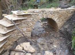natural stones through dry masonry