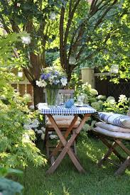 Inviting Garden Dining Spaces