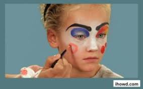 how to apply clown makeup