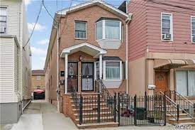 family homes in queens