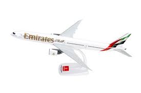 emirates new colours boeing 777 300er