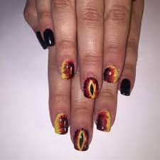 eye of sauron nail art by theliztucker