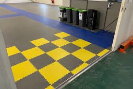interlocking floor tiles as epoxy resin
