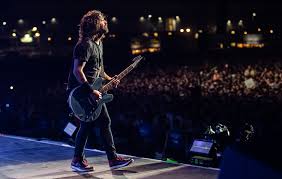Official online store of the rock band foo fighters. Foo Fighters To Celebrate 25th Anniversary By Revisiting Stops From 1995 Us Tour