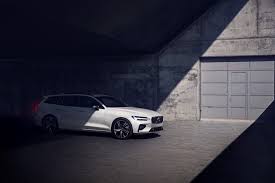 Volvo is pitching the v60 as a sport wagon or a lifestyle vehicle, or anything but a station wagon. Der Neue Volvo V60 Im Sportlichen R Design Vpp Blog