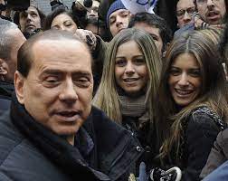 Silvio berlusconi déclenche une nouvelle polémique. "Mieux vaut avoir la  passion des belles femmes qu'être gay"