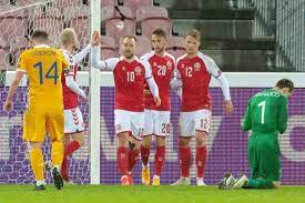 Spieler und fans sind geschockt, das spiel wird unterbrochen. Fussball Heute Em 2021 Vorrunde Danemark Gegen Finnland 0 1 Ergebnis Zdf Live