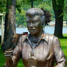 Lucille Ball Statue New York gambar png