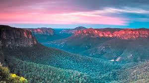 So you want to visit the blue mountains but you can't decide if you need to book a guided tour or if you can do it alone using public transport or a rental car? Snow Falls In Nsw Blue Mountains Daily Telegraph