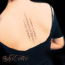 Lys Tattoo - Tatouage dos, colonne vertébrale femme. Tatouage style Sak  Yant fin et délicat. Tatouage réalisé par Karine alias @lys.tattoo Le Sak  Yant est un tatouage traditionnel thaïlandais 🇹🇭 dont le