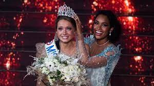 Amandine Petit - Miss France: Teilnehmerinnen von Schönheitswettbewerb bekommen  Arbeitsvertrag - DER SPIEGEL