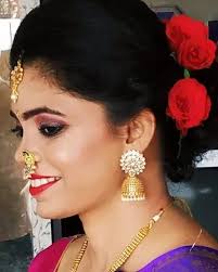 hand marathi bride look