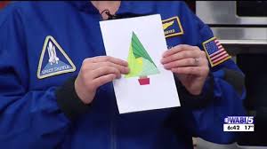 Making Christmas Cards Using Iris Folding