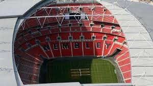 Trybuny wembley podzielono na 3 poziomy, z których środkowy w całości oddany jest klientom. Das Neue Wembley Stadion