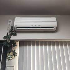 リビング フェイクグリーン エアコン隠し エアコンの配管隠し エアコンのホースのインテリア実例 2015 08 05 19 35 39 roomclip ルームクリップ 配管 インテリア 実例 インテリア