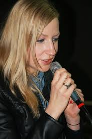 ... Agata (dla przyjaciół Ewa) Michalska, która podczas tzw. przesłuchań w ciemno zakwalifikowała się do kolejnego etapu programu The Voice of Poland. - a8942ebec19888ab48c83d7bb67669a2